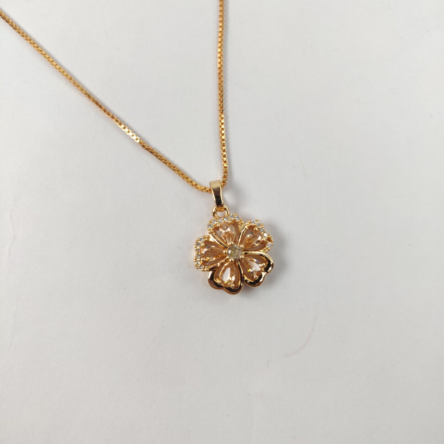 Beautiful Zircon Flower Pendant Necklace