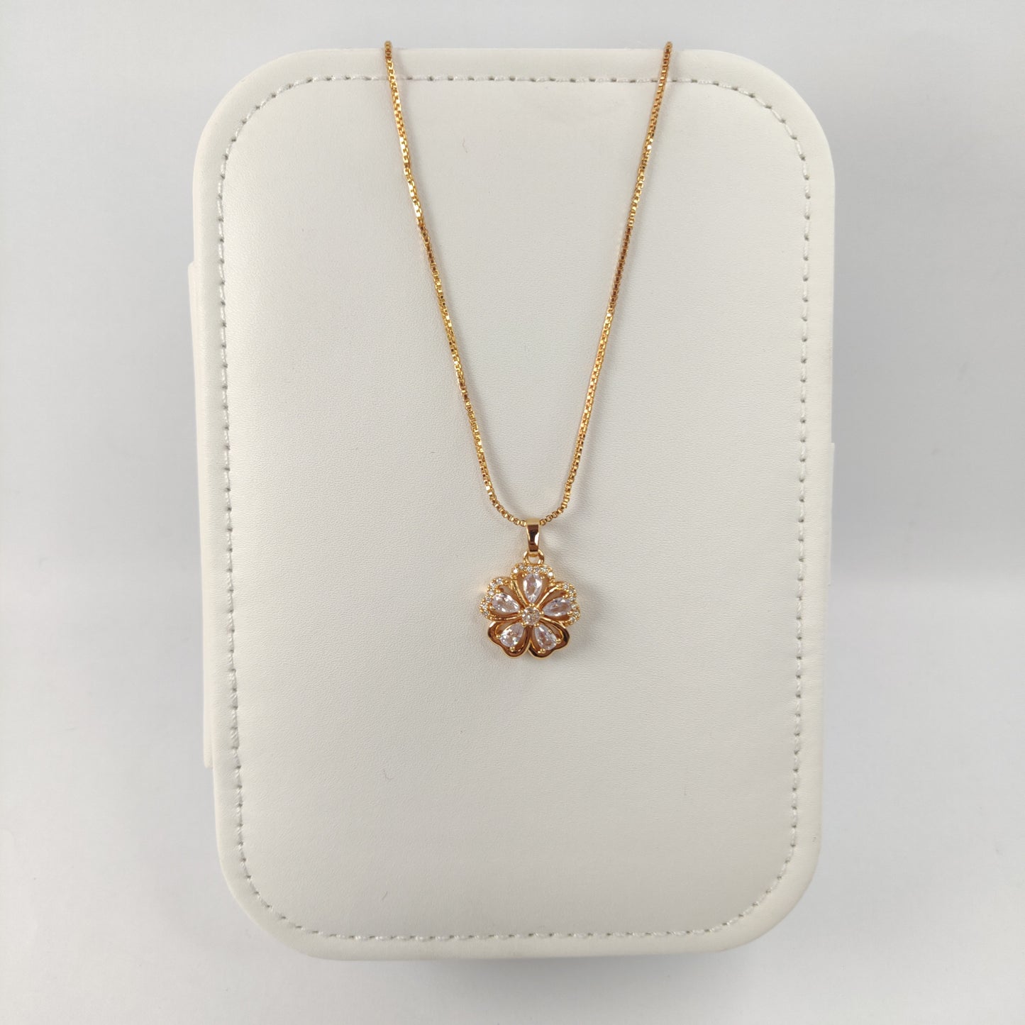 Beautiful Zircon Flower Pendant Necklace