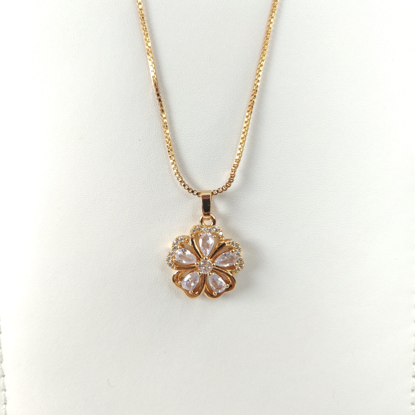 Beautiful Zircon Flower Pendant Necklace