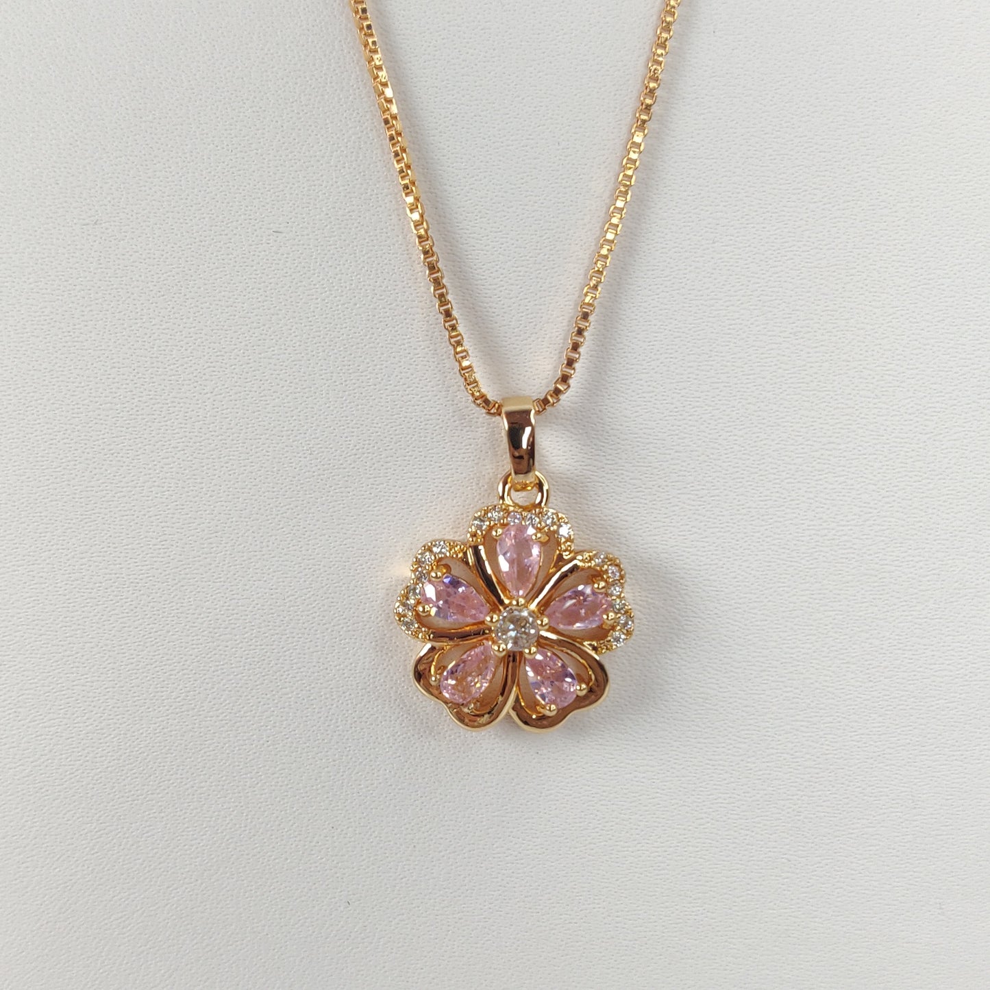 Beautiful Zircon Flower Pendant Necklace