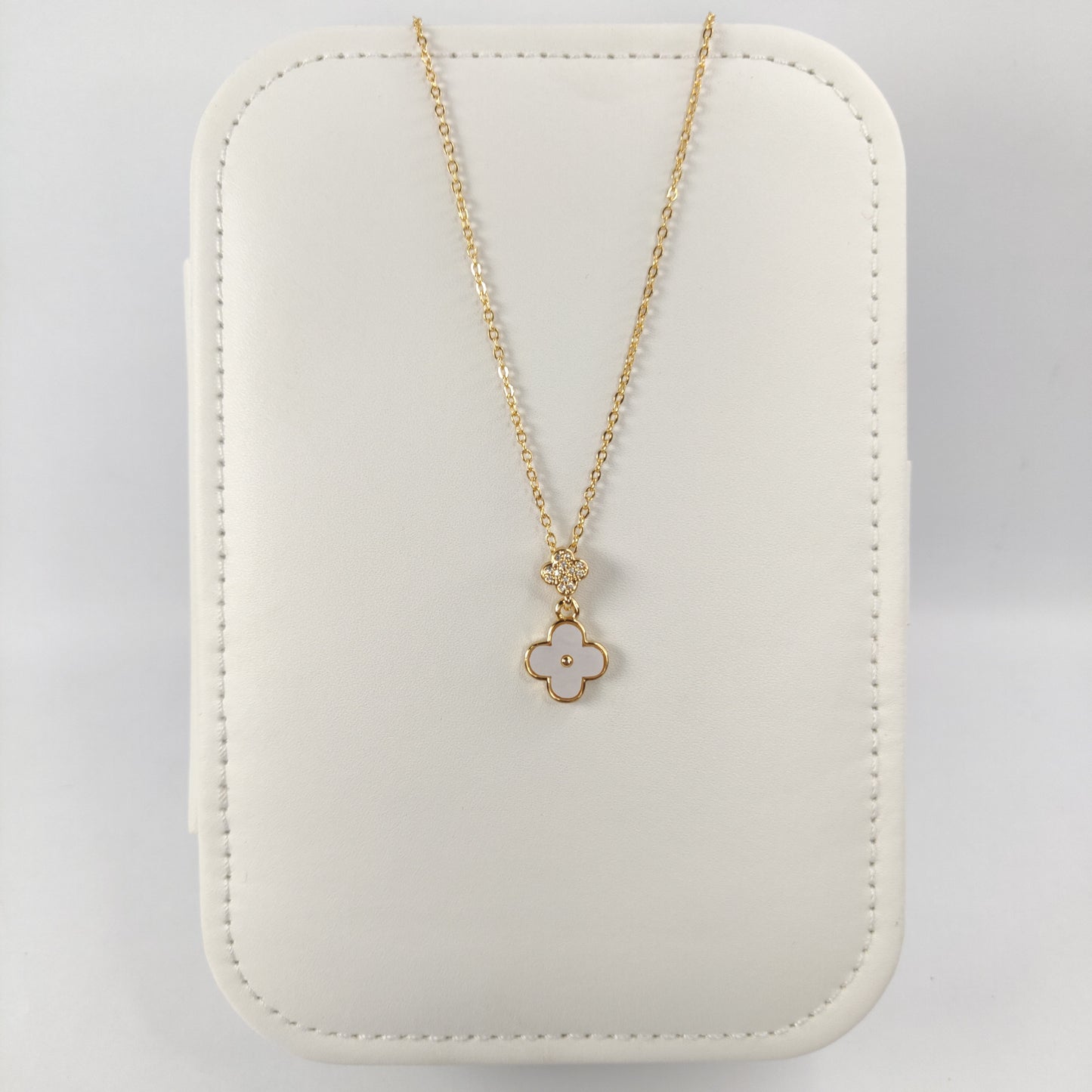 Elegant Clover Pendant with Cubic Zircon