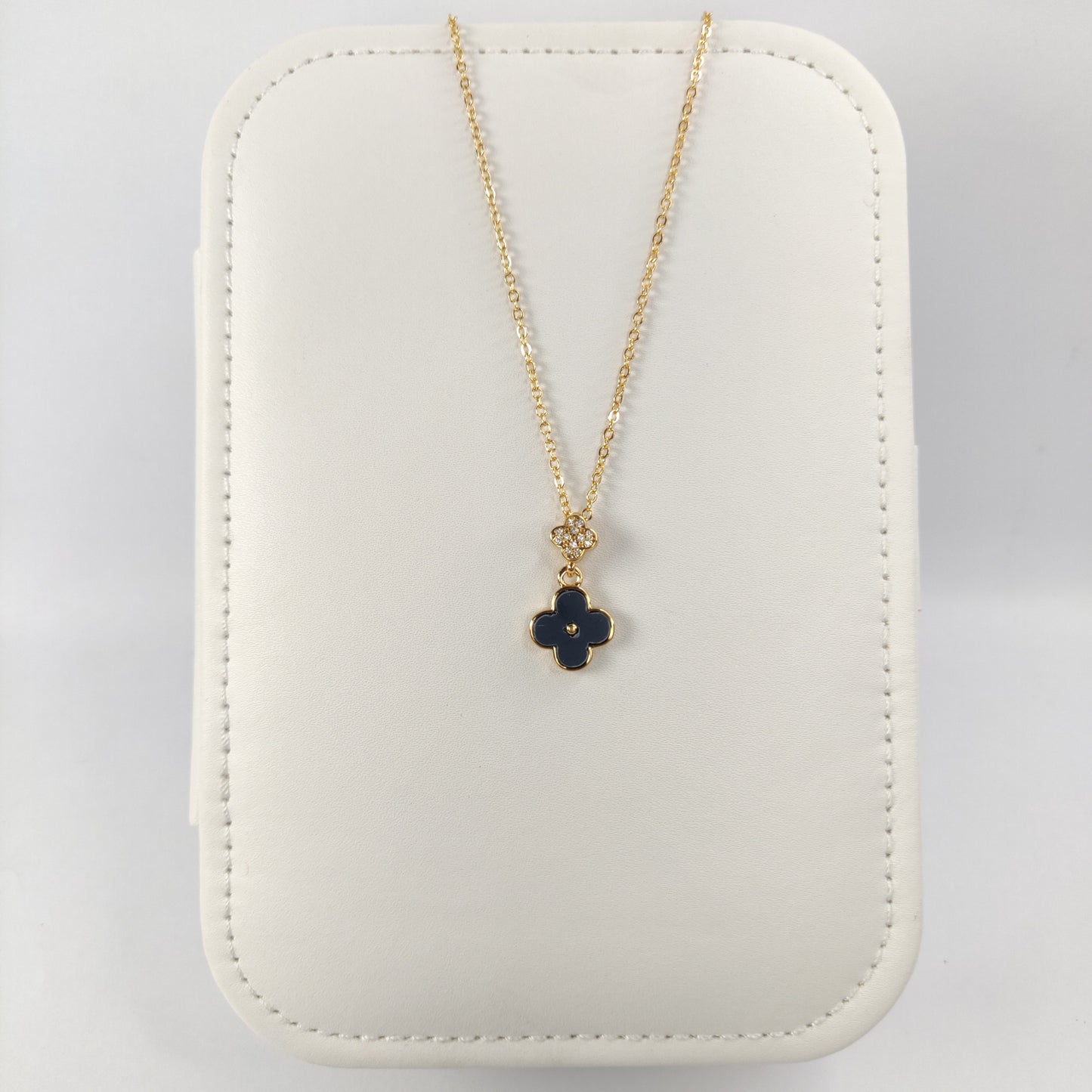 Elegant Clover Pendant with Cubic Zircon