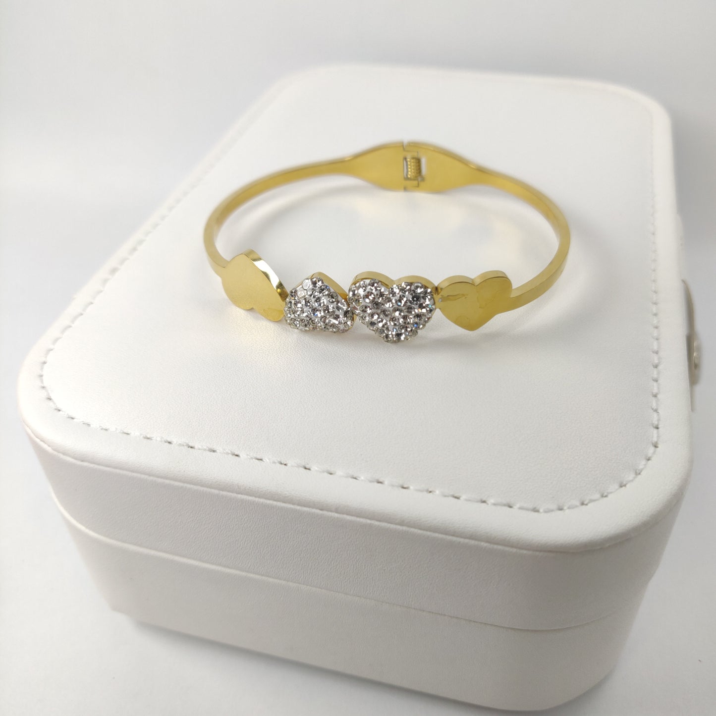 Sparkling Heart Charm Bangle - Gold-Plated